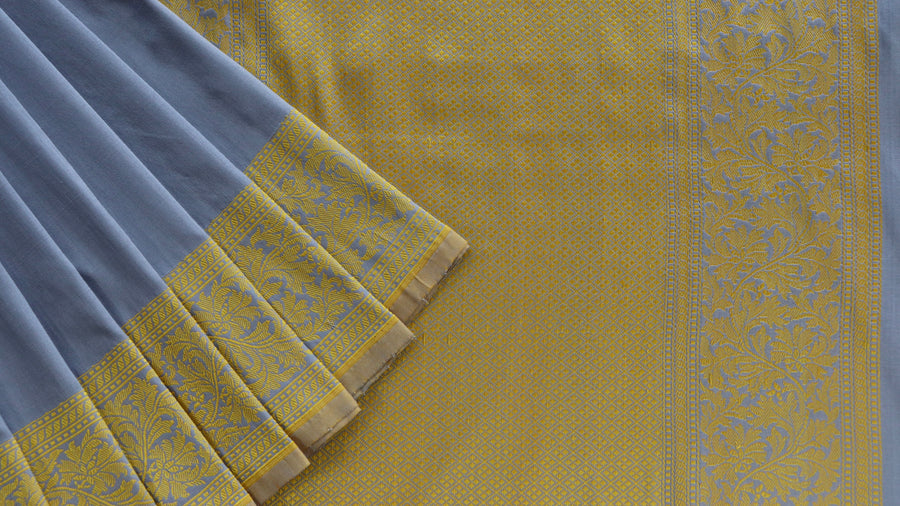Full drape of Light Blue Kuniya pure silk Banarasi saree