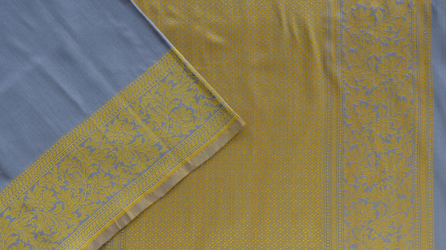 Silk texture of Light Blue Kuniya Banarasi saree