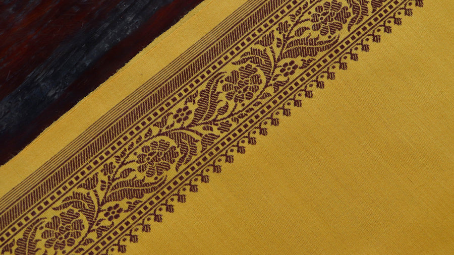 Pleat detail of Yellow Kadhua Kuniya Banarasi saree