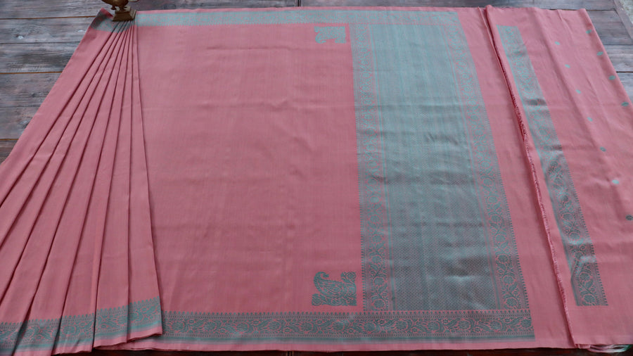 Border close-up on Pink Kuniya Banarasi saree
