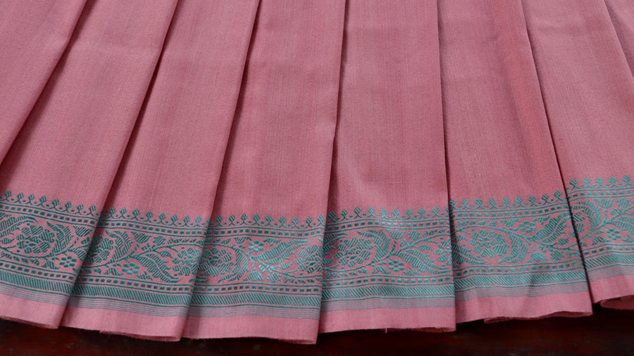 Pleat detail of Pink Kuniya Banarasi saree