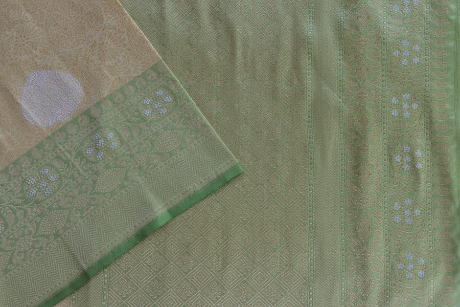 Full drape of Ivory & Green Tanchoi pure silk Banarasi saree