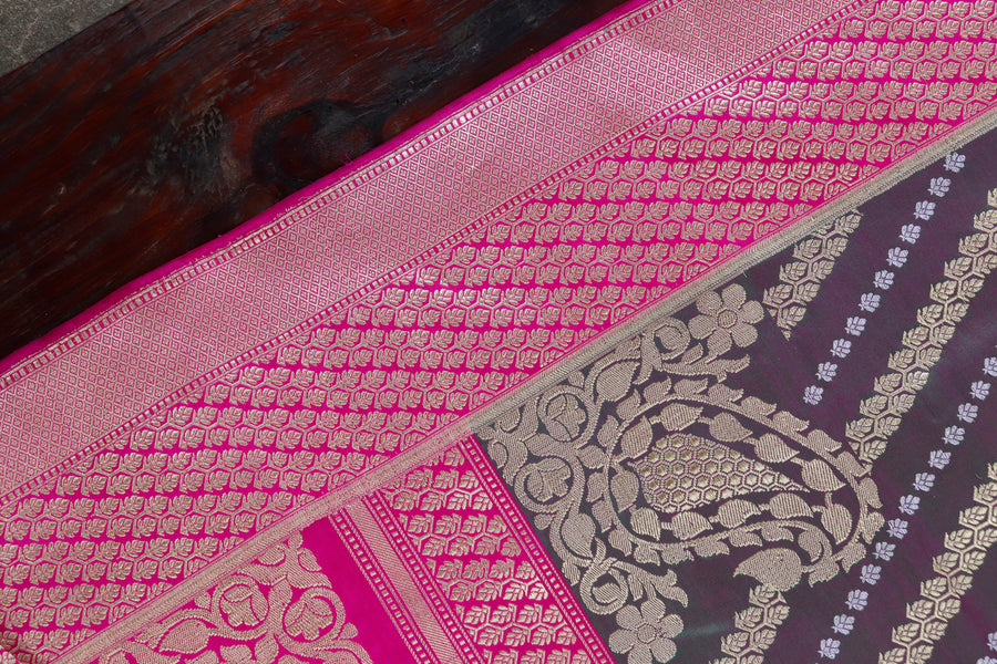 Pleat detail of Multicolor Rangkaat Banarasi saree