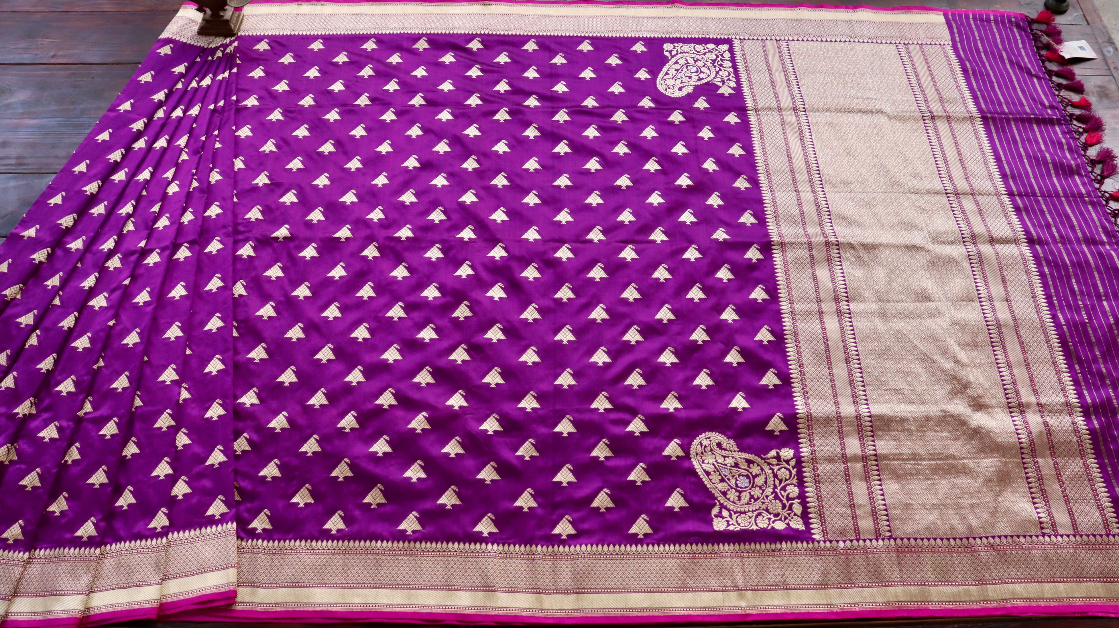 Handloom, Banarasi Handloom Saree, Alfi Saree, Tilfi Saree, Tilfi Saree Banaras, Tilfi, Banarasi Bunkar, Banarasi Bridal Wear, BridalWear, Banarasi Handloom Banarasi Rich Purple Kadhua Pure Silk Handloom Banarasi Saree Banarasi Saree