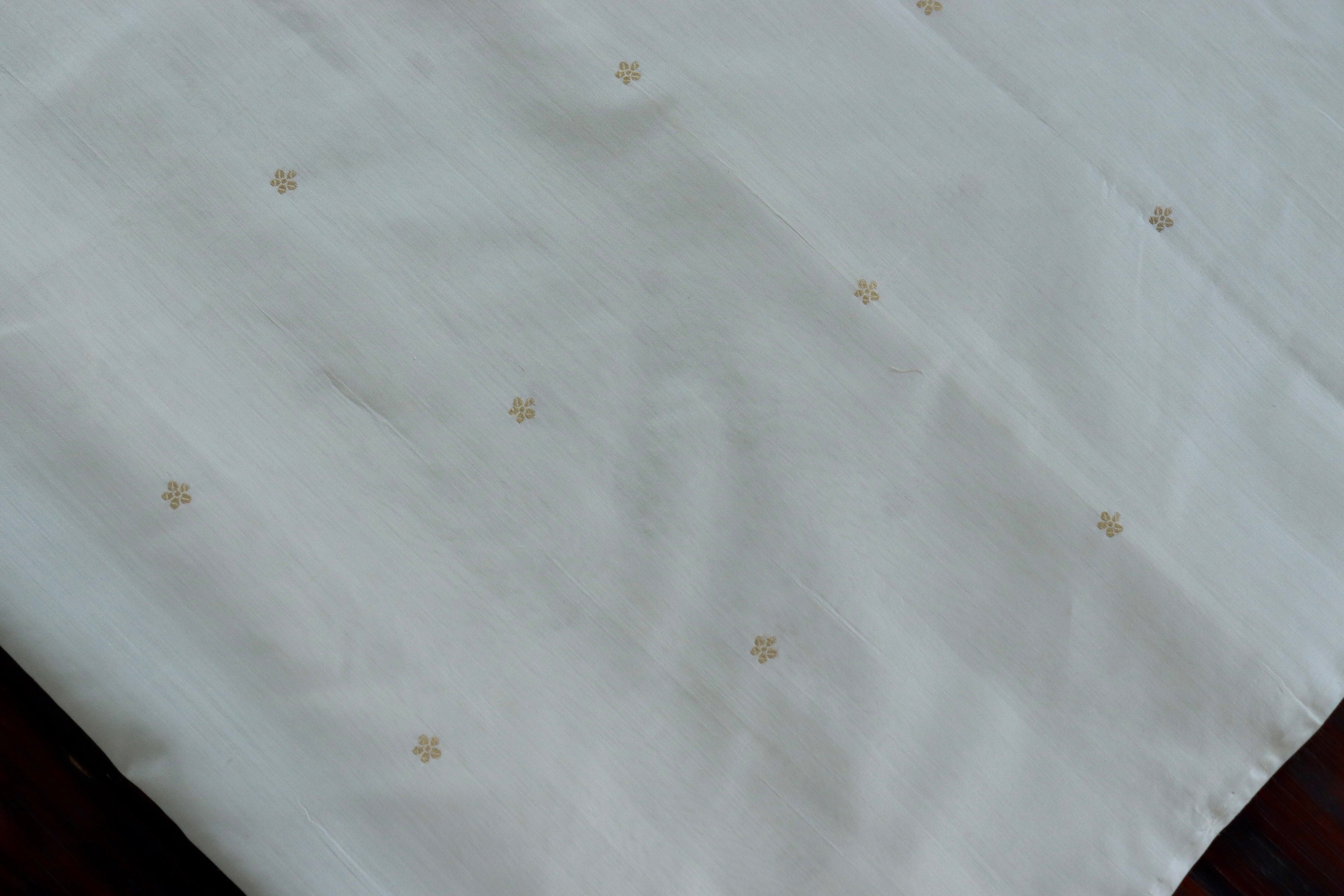 Handloom, Banarasi Handloom Saree, Alfi Saree, Tilfi Saree, Tilfi Saree Banaras, Tilfi, Banarasi Bunkar, Banarasi Bridal Wear, BridalWear, Banarasi Handloom Banarasi White Floral Motif Silk By Cotton Handloom Banarasi Fabric Banarasi Saree