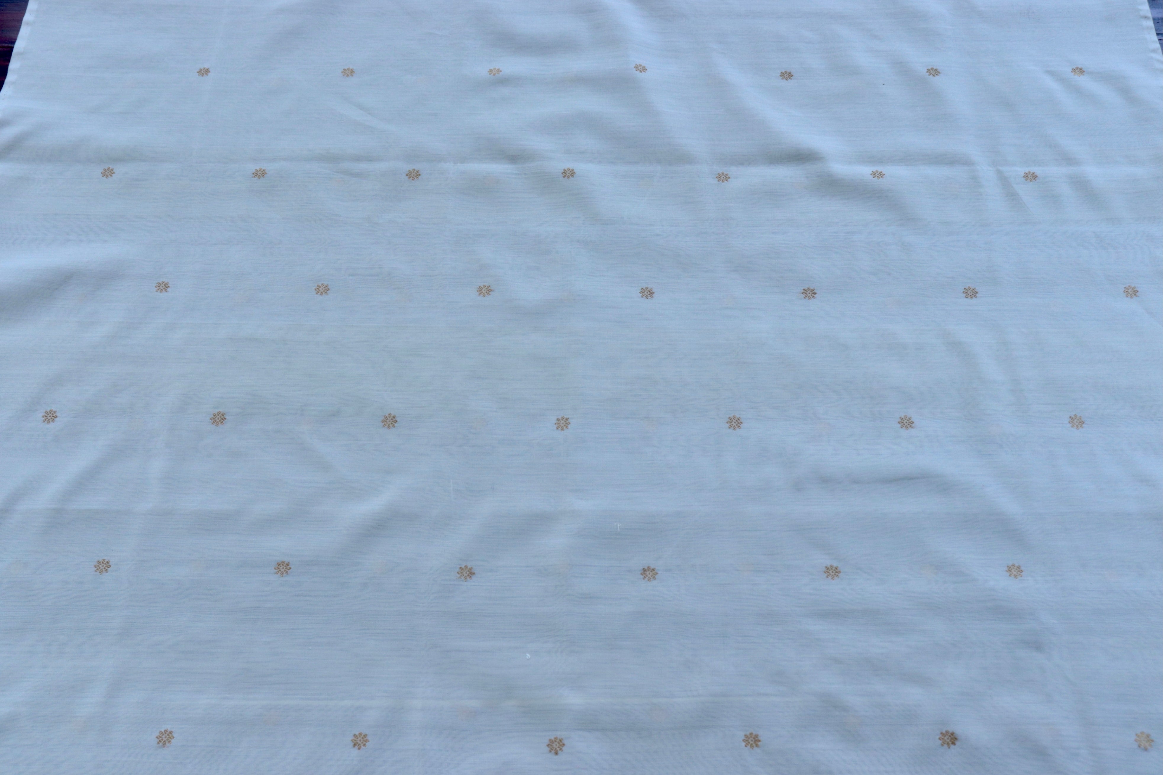 Handloom, Banarasi Handloom Saree, Alfi Saree, Tilfi Saree, Tilfi Saree Banaras, Tilfi, Banarasi Bunkar, Banarasi Bridal Wear, BridalWear, Banarasi Handloom Banarasi White Floral Motif Silk By Cotton Handloom Fabric Thaan Banarasi Saree