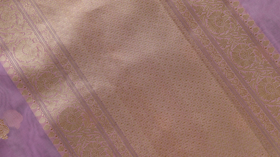 Kairy paisley motif detail on Pink Kora silk handloom Banarasi saree
