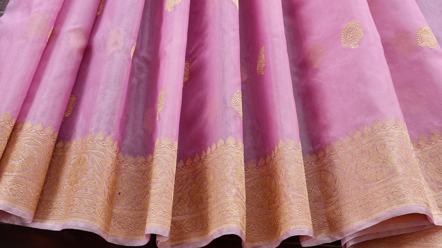 Kora silk texture detail on Pink Kairy Buti Banarasi handloom saree