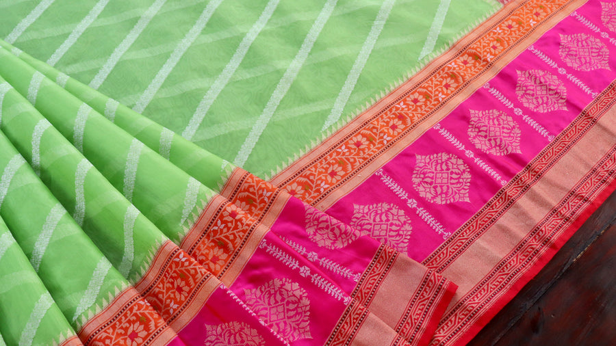 Multicoloured Aada Kadhua Banarasi saree — pleat detail