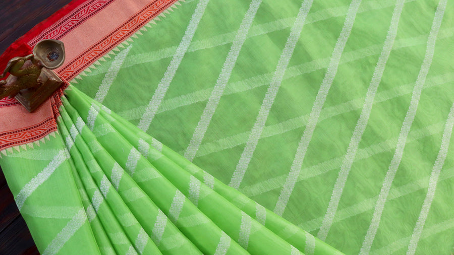 Multicoloured Aada Kadhua Banarasi saree — colour close-up