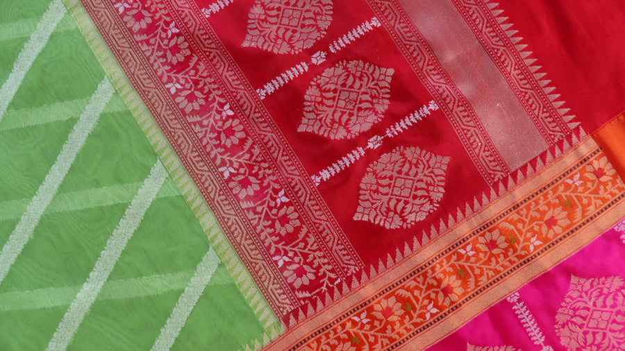 Multicoloured Aada Kadhua Banarasi saree — Aada compartment detail
