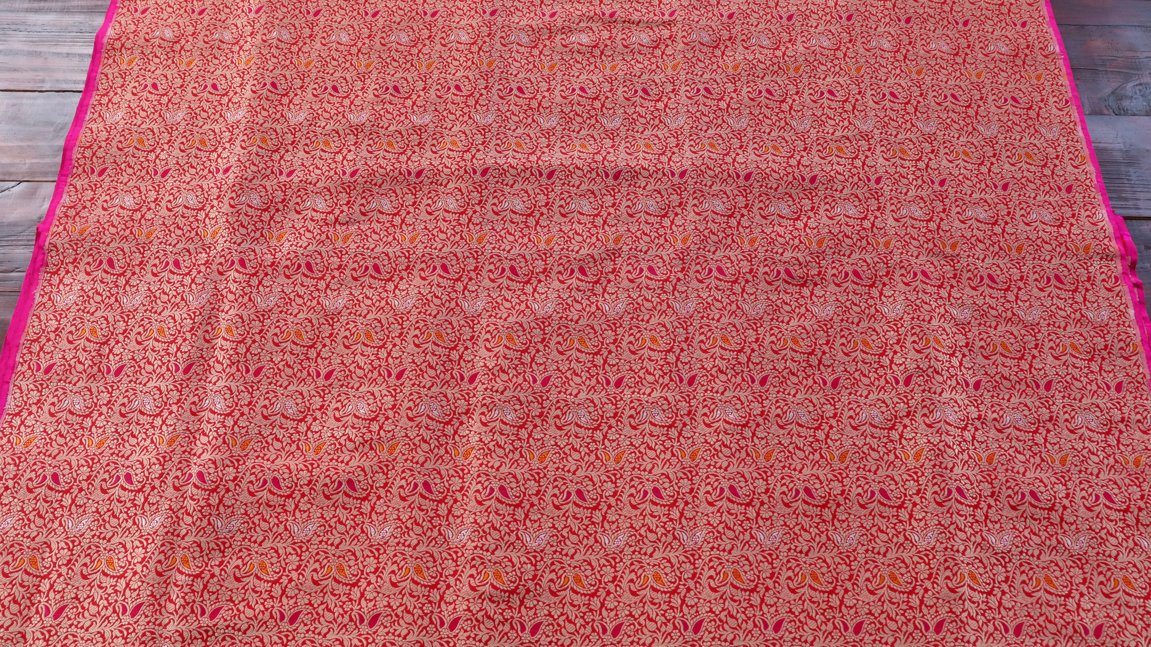 Handloom, Banarasi Handloom Saree, Alfi Saree, Tilfi Saree, Tilfi Saree Banaras, Tilfi, Banarasi Bunkar, Banarasi Bridal Wear, BridalWear, Banarasi Handloom Banarasi Bright Red Tanchoi Pure Silk Handloom Banarasi Fabric Thaan Banarasi Saree