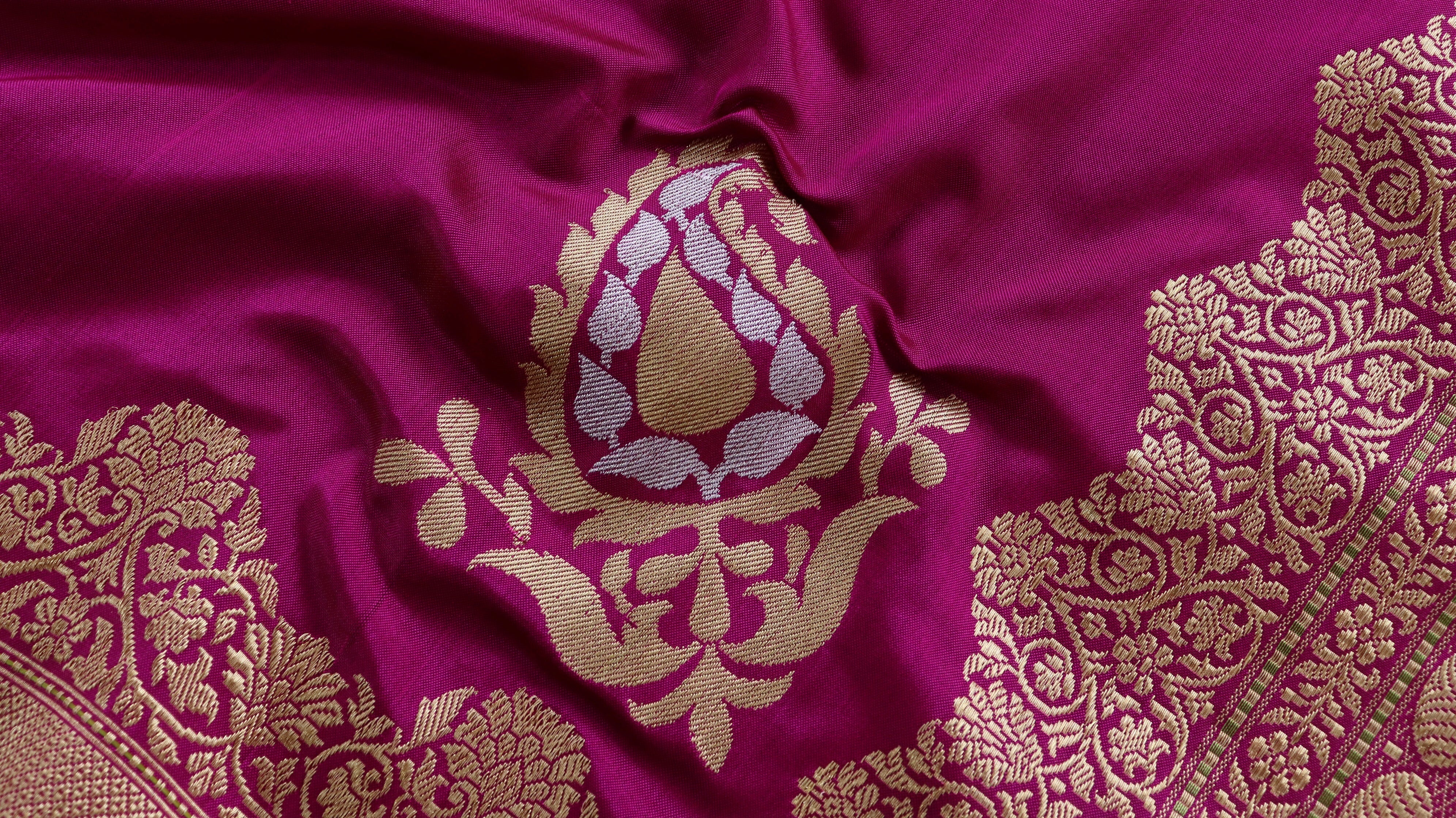 Handloom, Banarasi Handloom Saree, Alfi Saree, Tilfi Saree, Tilfi Saree Banaras, Tilfi, Banarasi Bunkar, Banarasi Bridal Wear, BridalWear, Banarasi Handloom Banarasi Magenta Kuniya Pure Silk Handloom Banarasi Saree Banarasi Saree